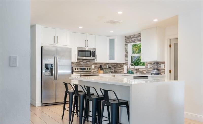 Building Photo - 2409 NE 22nd Terrace