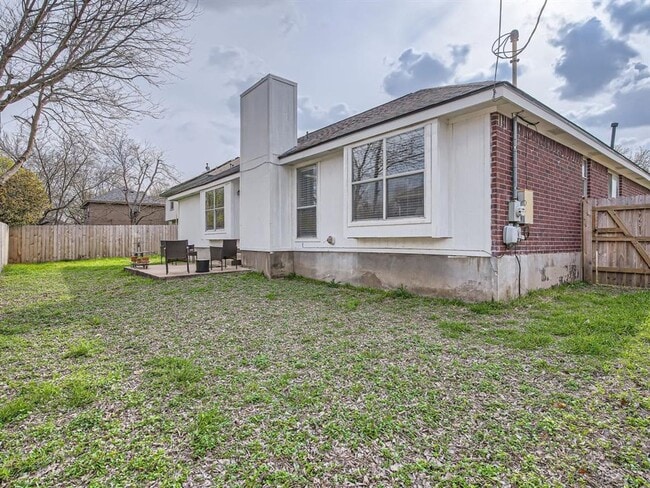 Building Photo - Comfort & Convenience in the Heart of Round Rock-1813 Southeastern Trl