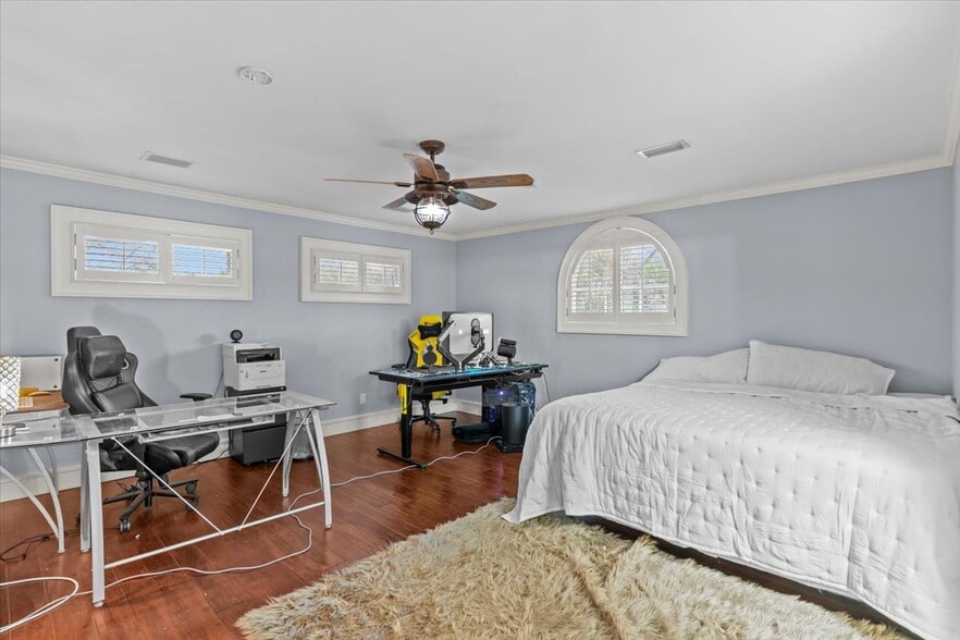 Building Photo - 200 Asphodel Dr