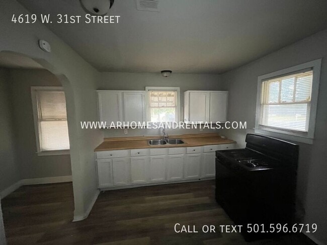 Building Photo - 4619 W 31st St