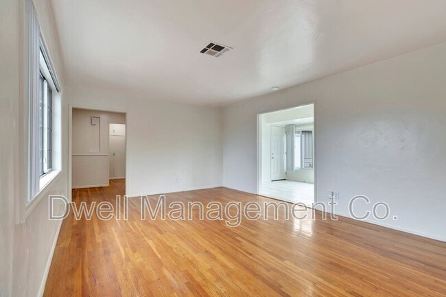 Building Photo - 4661 Lee Ave