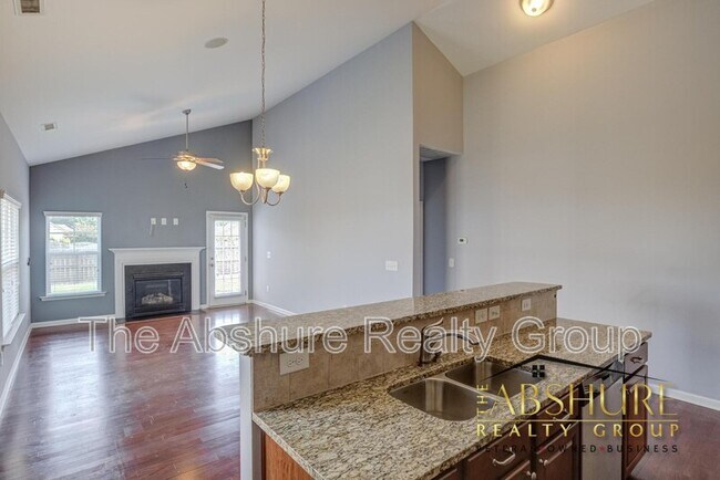 Building Photo - 535 Smith Ridge Way