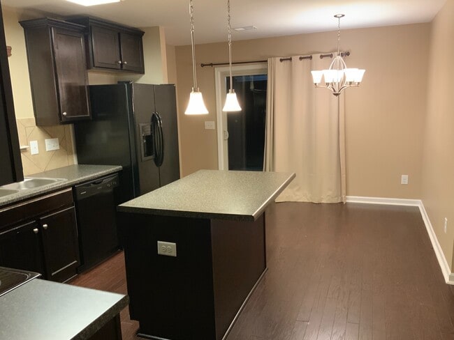 Building Photo - Price Reduction. Chelsea Park!!!  4 Bedroo...