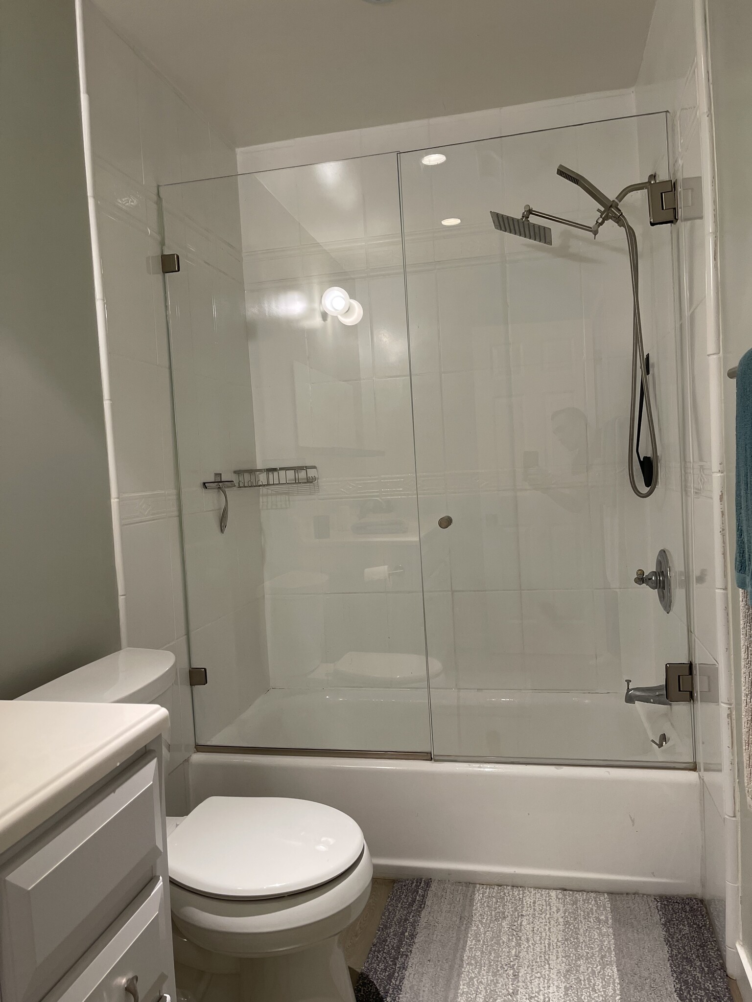 Primary Bathroom - 8960 Cynthia St