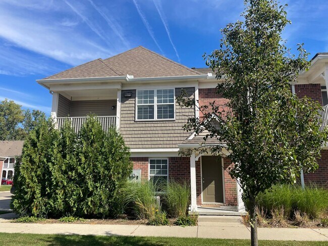 Building Photo - Shelby Township - 3 Bedroom, 2 Bath, End-Unit condo style w/Att Garage