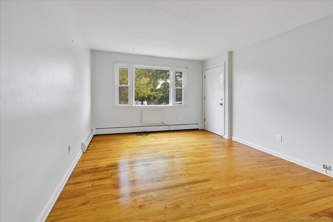 Building Photo - 63 Maynard St