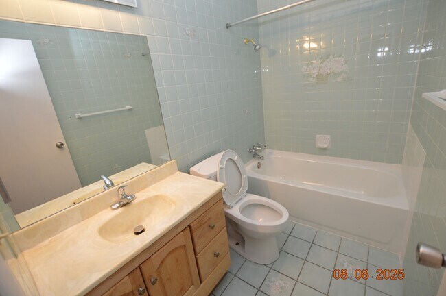 Building Photo - 2108 Mariposa Ave