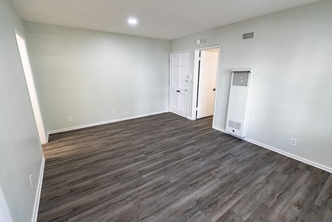 Interior Photo - 7056 Lanewood Ave