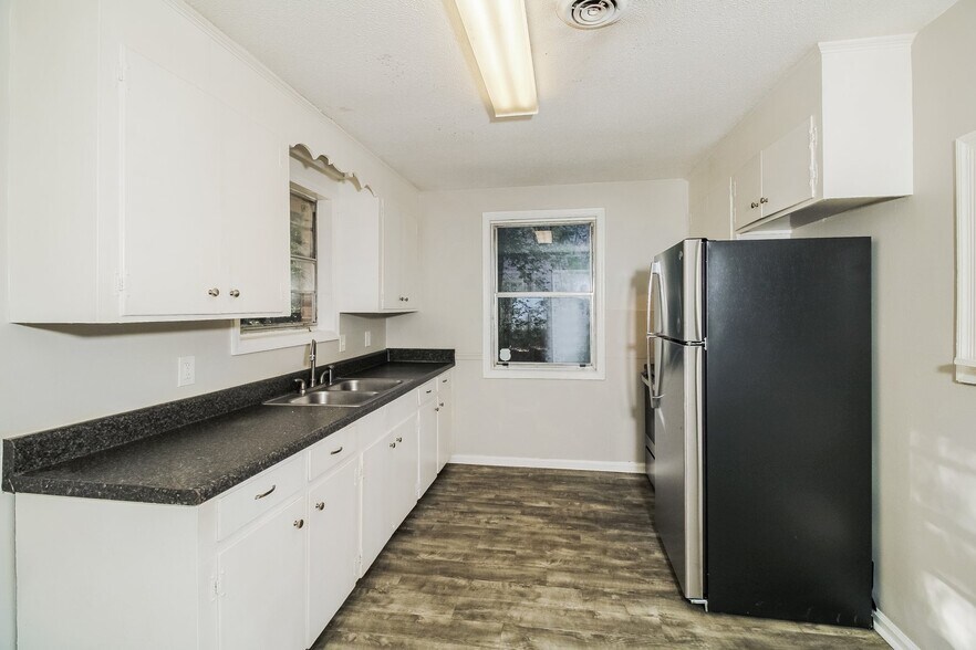 Building Photo - 421 Hickory Ridge Dr
