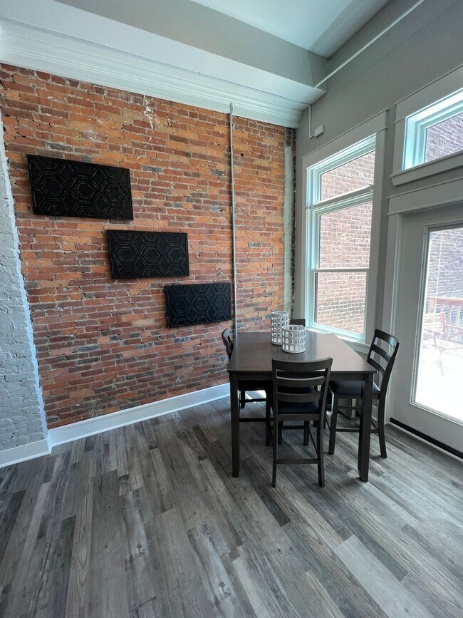 Building Photo - One Bedroom Downtown Lafayette - Fully Furnished