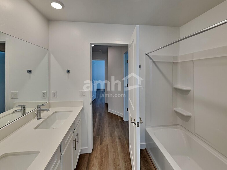 Building Photo - 6509 E Paseo Alga