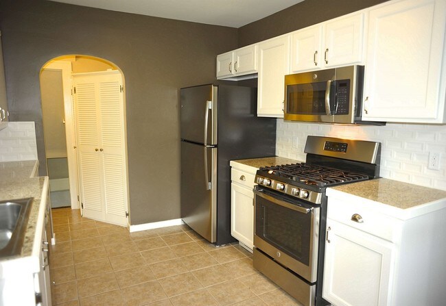 Building Photo - 1213 Lake Michigan Dr NW