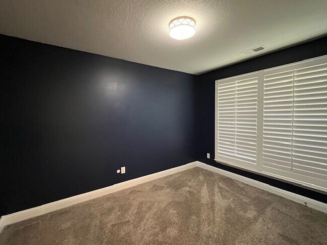 Building Photo - Renovated 4 Bedroom 2 Bath Home for Rent!
