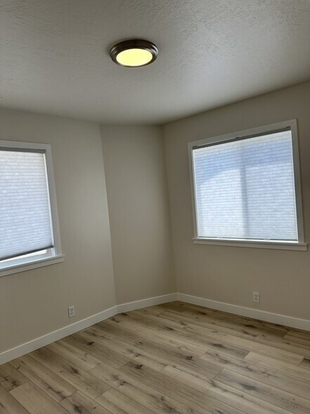 Building Photo - 683 6th Ave