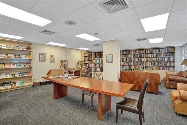 Building Photo - 2100 S Ocean Ln