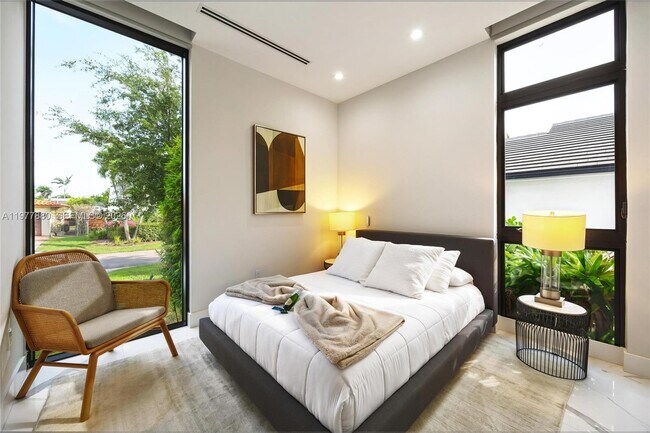 Building Photo - 3367 NE 168th St