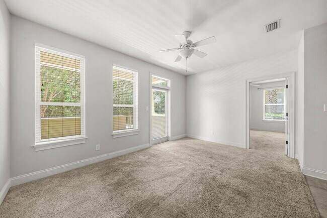 Building Photo - 11 S Wildflower Dr