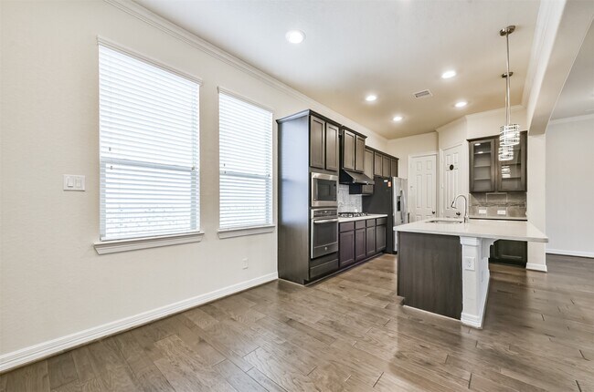 Building Photo - 1504 Peyton Oaks Pl