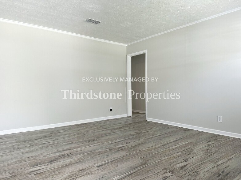 Building Photo - 2350 Betsy Dr