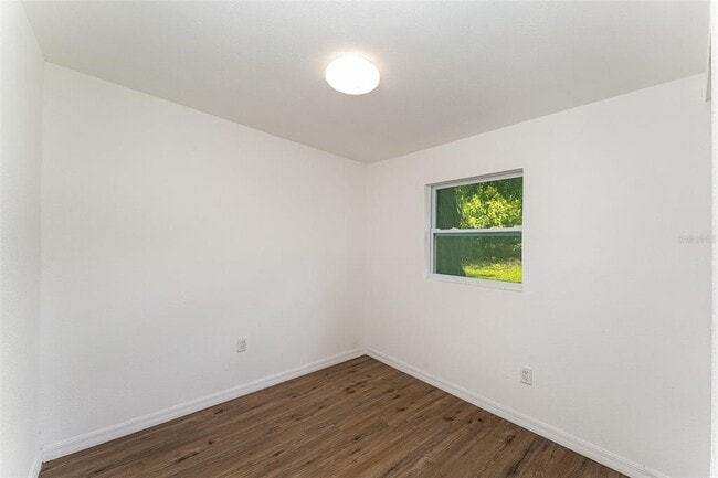 Building Photo - 833 N Suwannee Ave