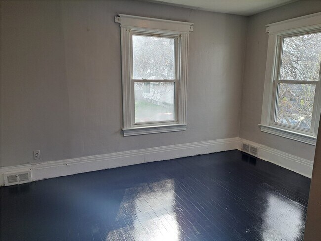 Building Photo - 811 Portland Ave