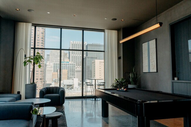 Building Photo - 755 S Clark St