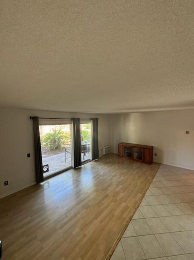 Building Photo - 1 Bed 1 Bath Close to Lake Murray