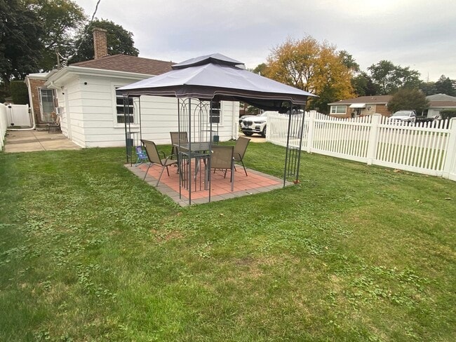 Building Photo - 7737 Park Ave