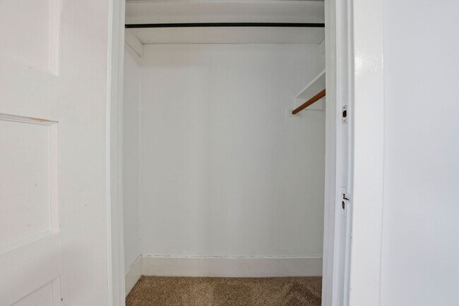 Building Photo - 3 Bed/2.5 Bath Multilevel Home with Amazin...