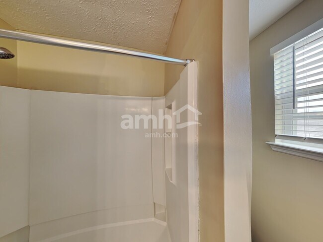 Building Photo - 166 Bradford Cir