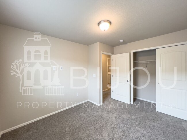 Building Photo - 7661 Silver Larch Pt