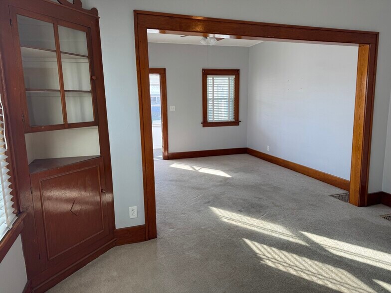 Building Photo - 2246 Bellevue Ave