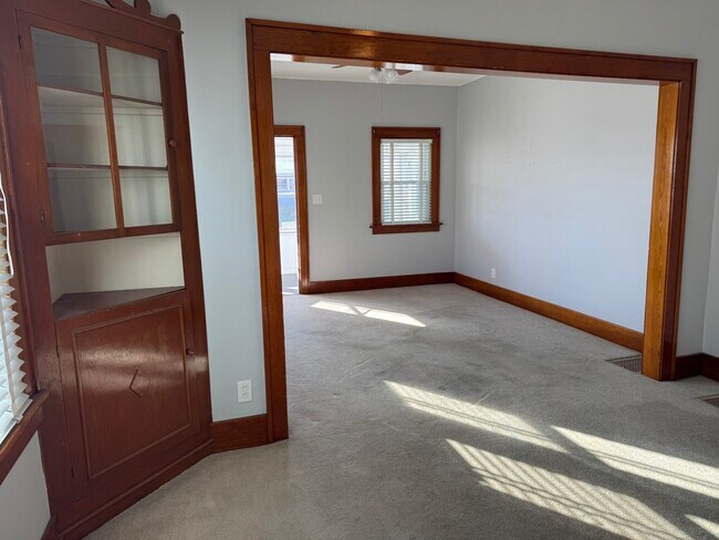 Building Photo - 2246 Bellevue Ave