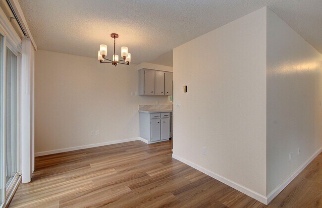 Building Photo - Heenan 2918-2920