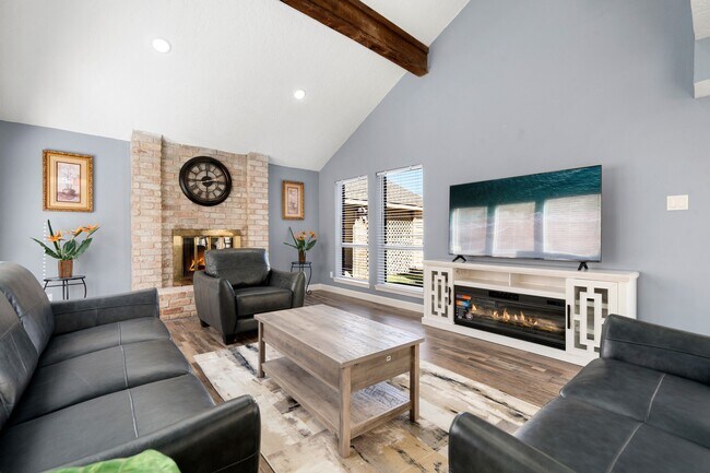 Building Photo - 12805 Westpark Dr