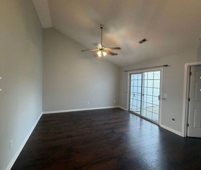 Building Photo - North Wilmington/ground floor patio home/two bedrooms. North Chase/Laney High school area.