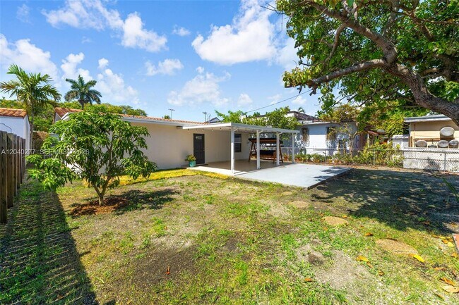 Building Photo - 2131 SW 17th St