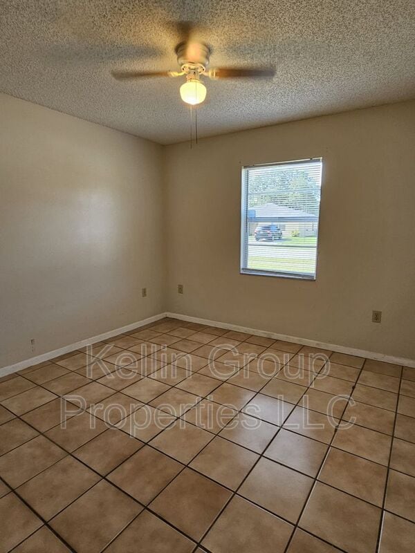 Building Photo - 2351 Chestnut Hills Dr