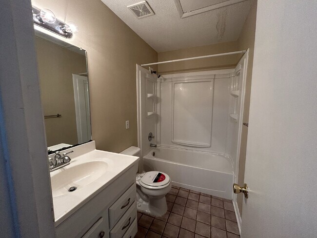 Building Photo - Townhouse for Rent