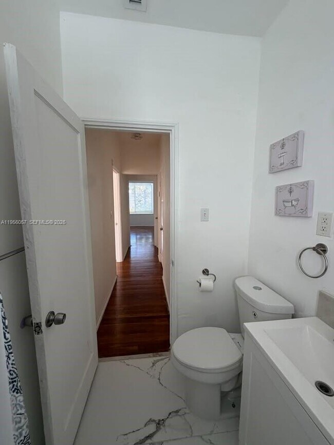 Building Photo - 825 Jefferson Ave