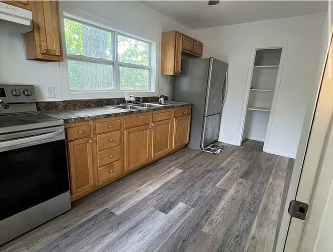 Building Photo - 210 N Lincoln Ave