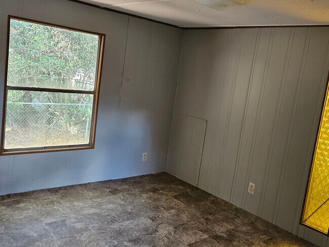 Building Photo - 2 bed 2 bath mobile home for rent $800