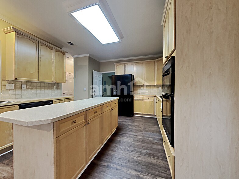 Building Photo - 2079 Sugar Springs Dr