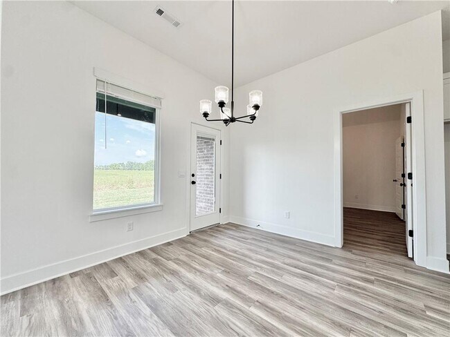 Building Photo - 569 W Canada Dr
