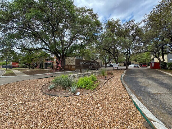 Building Photo - 3843