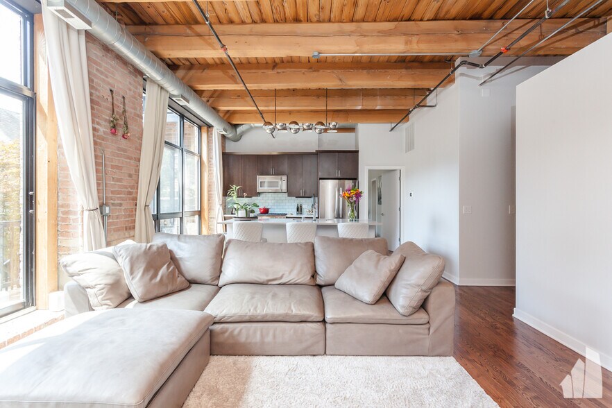 Building Photo - 1750 N Wolcott Ave