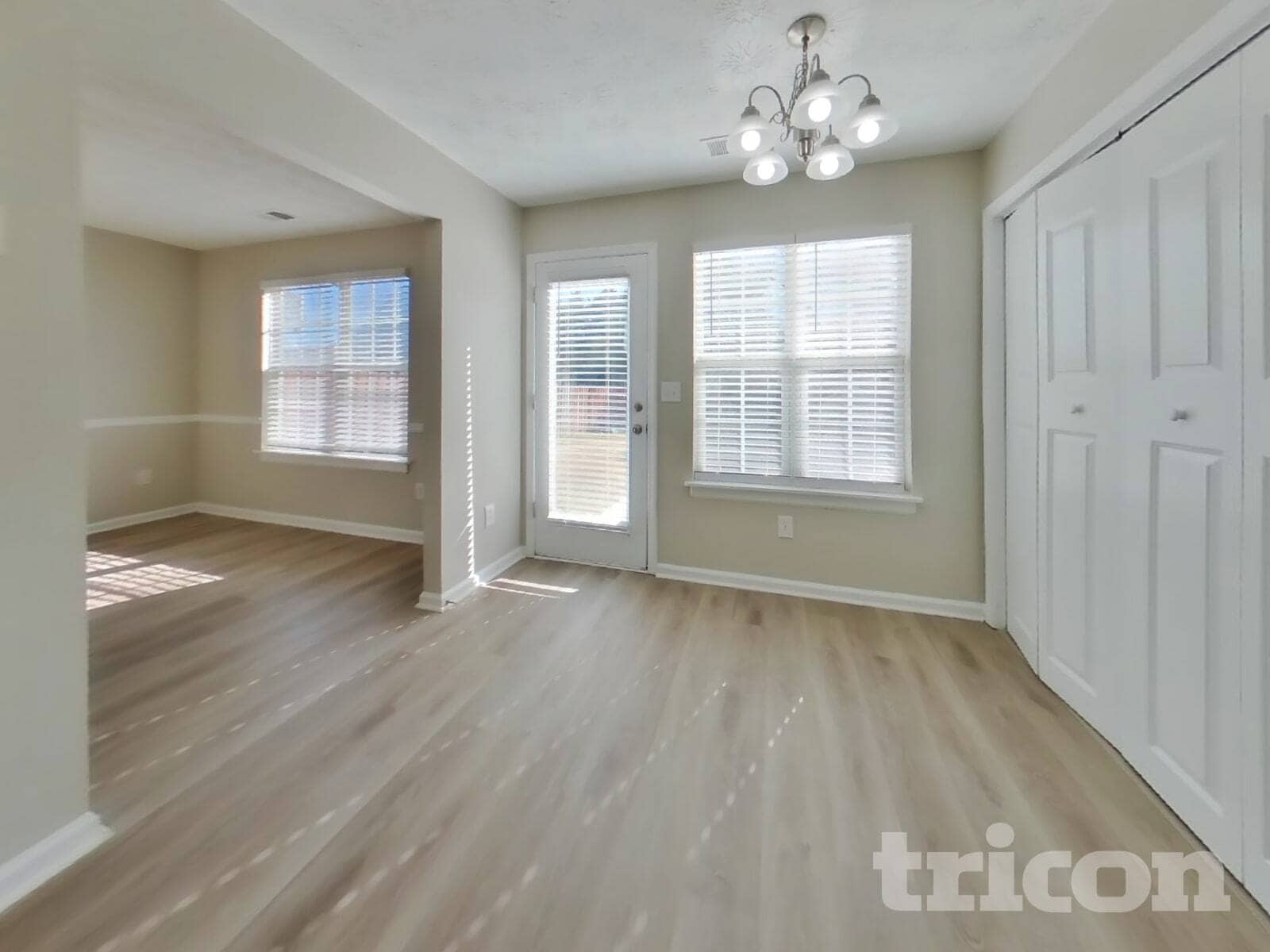 Building Photo - 2492 Feathertree Ln