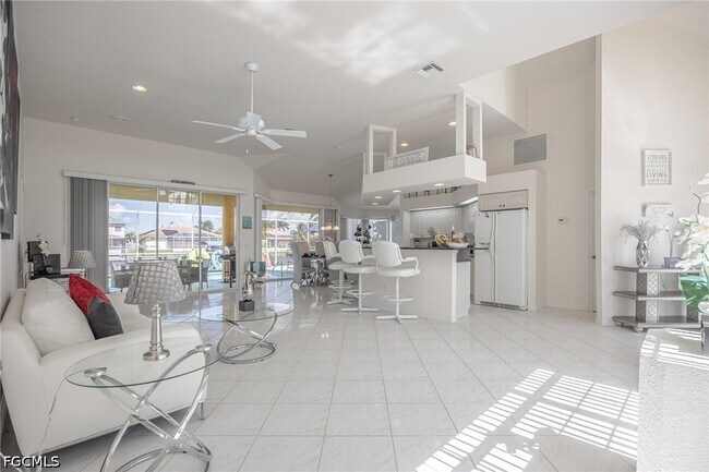 Building Photo - 4412 SW 26th Ave