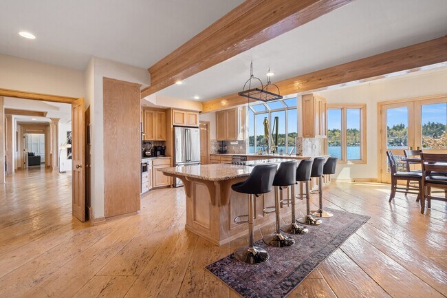 Building Photo - 6408 E Mercer Way