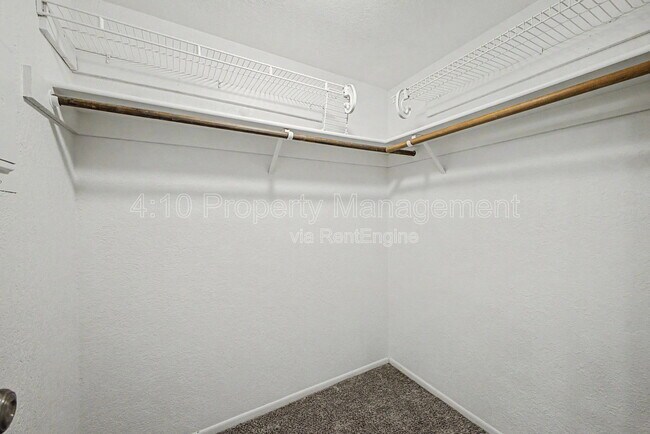 Building Photo - 4050 E Cactus Rd